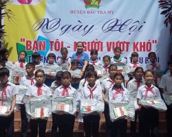 Tổ chức ngày hội “Bạn tôi – Người vượt khó” và Tuyên dương Liên đội trưởng tiêu biểu