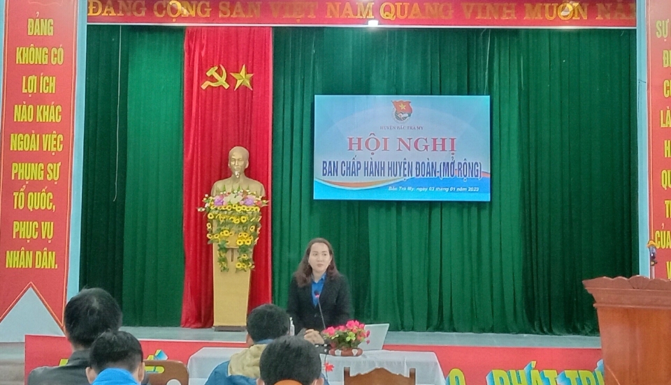 Đ/c Võ Thị Hồng Hà  - Bí thư Huyện đoàn triển khai 4 tiêu chí tại Hội nghị BCH mở rộng