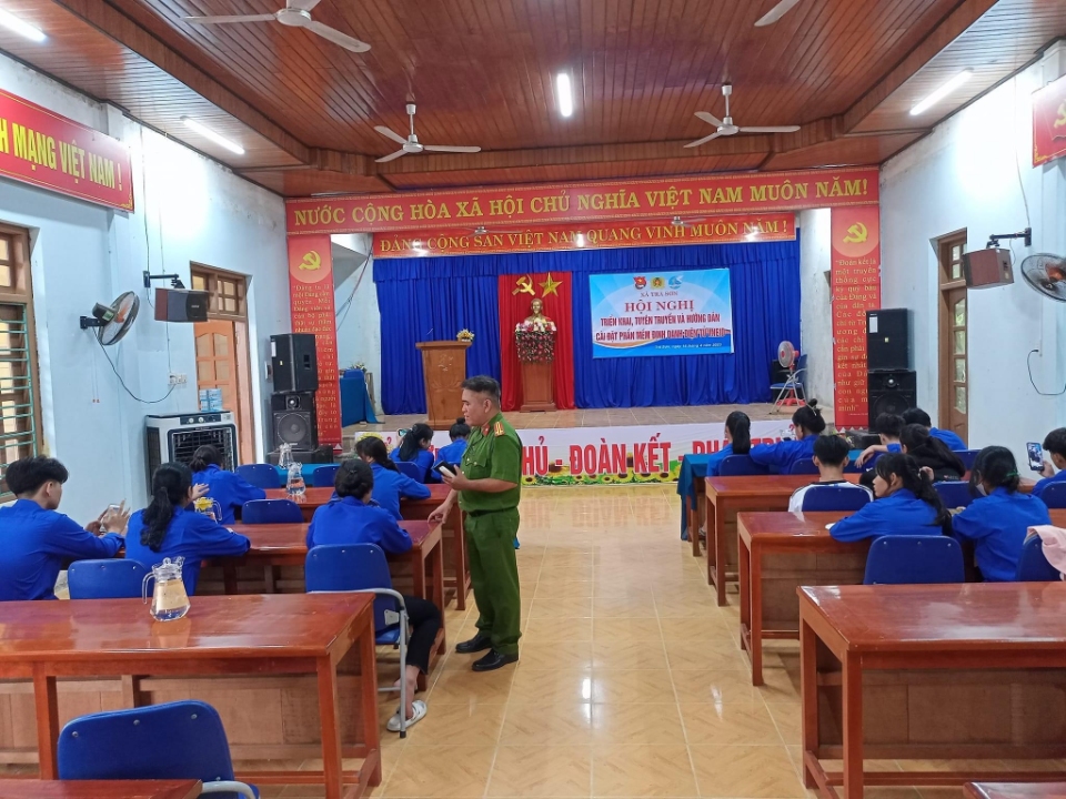 Tổ CNSCĐ ĐTN xã Trà Sơn triển khai, tuyên truyền và hướng dẫn cài đặt VNEID cấp độ 3,4