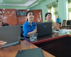 Bùi Thị Bích (áo vàng) cùng các thanh niên Bắc Trà My  tham dự Hôi nghị tập huấn hoàn thiện dự án khởi nghiệp do Tỉnh đoàn tổ chức