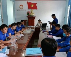 Đ/c Võ Thị Hồng Hà - Bí thư Huyện chủ trì kiểm tra cụm vùng cao